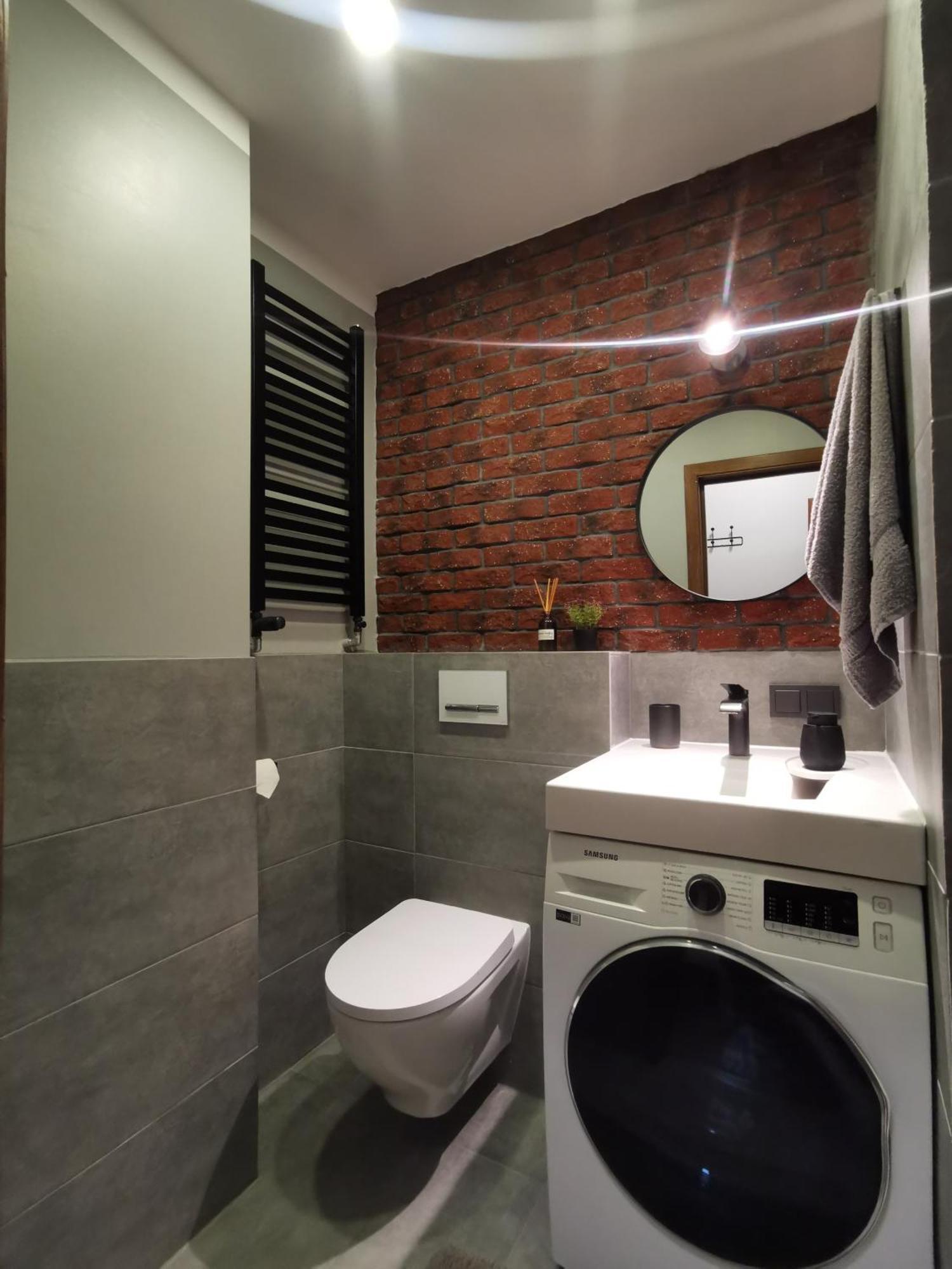 Modern With Fully Equipped Kitchen, Close To Lucavsala Park, Free Parking On Street, Near Centre *